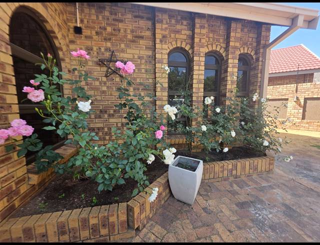 3 BEDROOM HOUSE TO LET IN VANDERBIJLPARK SE 3